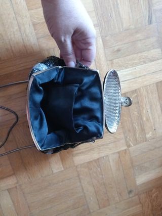 Bolso de fiesta negro y plateado