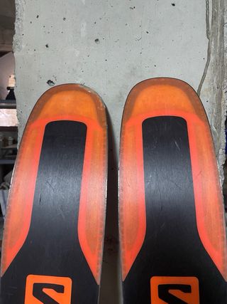Esquís Salomon QST 99 181cm con fijaciones marker