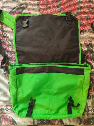 Borsa a tracolla Eastpak verde
