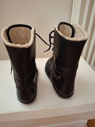 Stivaletti neri con pelo interno