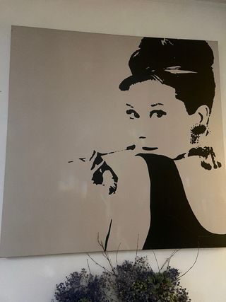 Quadro Audrey Hepburn Preto e Bege