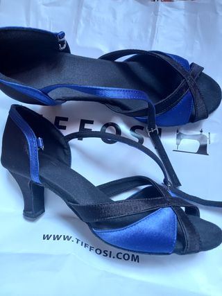 Zapatos de baile negros y azules