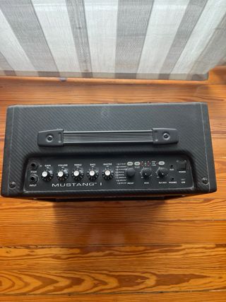 Amplificador Fender Mustang