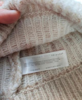 Gorro de invierno beige y dorado