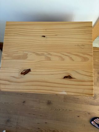 Mesita de noche de madera natural