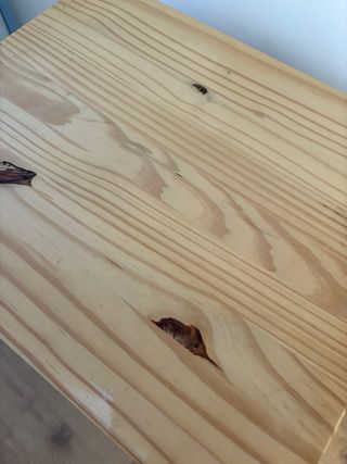 Mesita de noche de madera natural