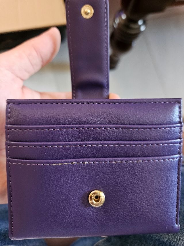 Portafoglio viola con logo dorato. GANGA. Ideale per i Re Magi