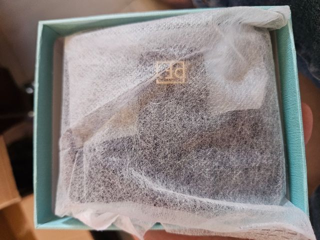 Portafoglio viola con logo dorato. GANGA. Ideale per i Re Magi