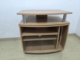 Mesa TV con plataforma móvil