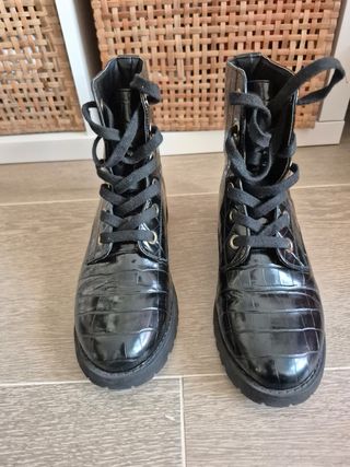 Botines negros charol