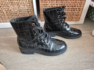 Botines negros charol