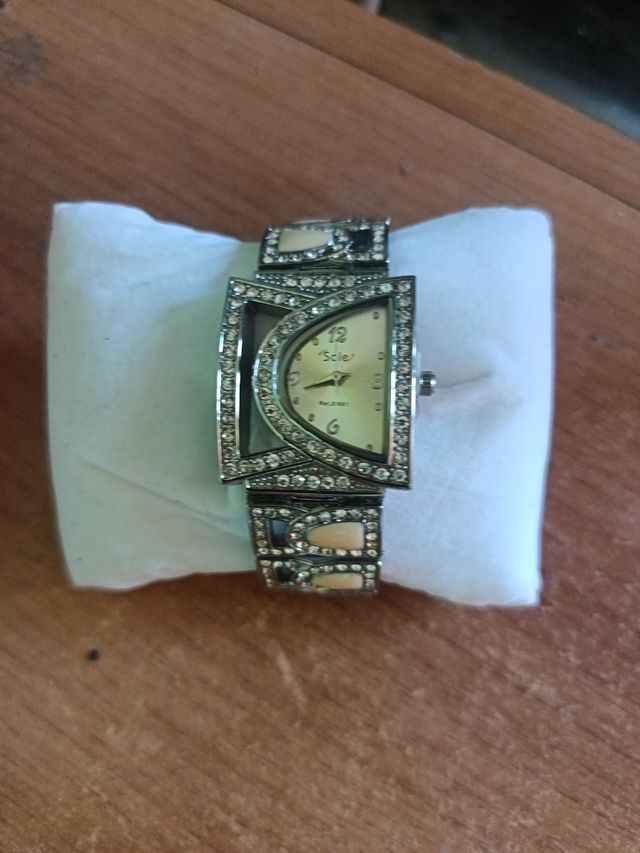 Reloj vintage beige y plateado