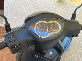 Ciclomotor Peugeot Tweet 50cc Gris