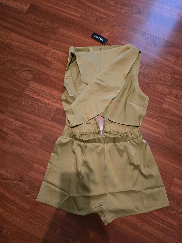 Mono satén verde oliva Boohoo Talla M