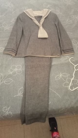 Traje de Comunión Niño Gris y Blanco
Talla.9