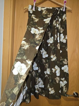 Falda midi floral marrón