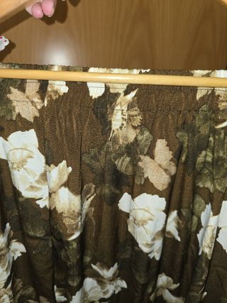 Falda midi floral marrón