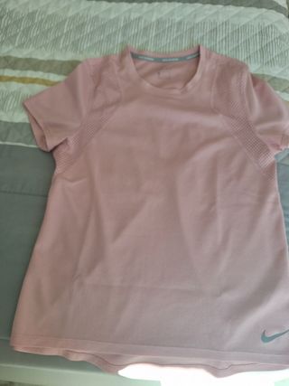Camiseta deportiva Nike mujer rosa
