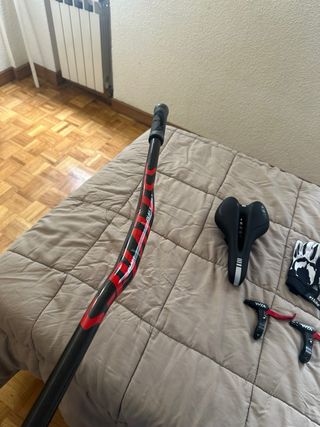 Bicicleta: Sillín, Guantes, Frenos y Manillar