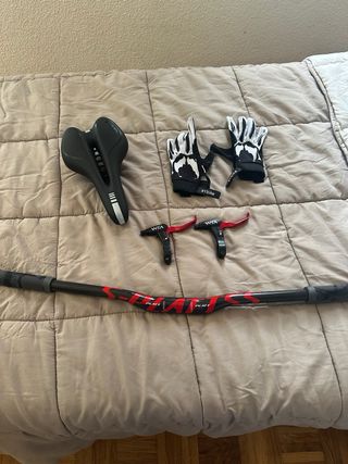 Bicicleta: Sillín, Guantes, Frenos y Manillar