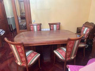 Mesa de comedor de cerezo con 4  sillas y 2 sofas