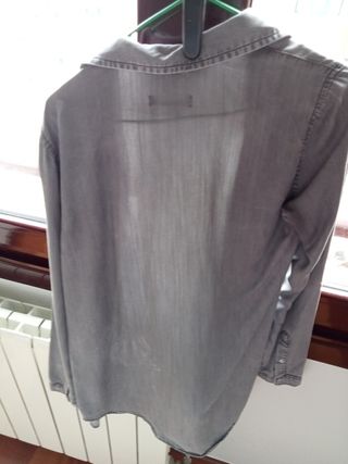 Sobrecamisa Pull and Bear gris
