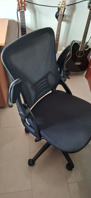 Silla de despacho ergonómica con brazos abatibles 