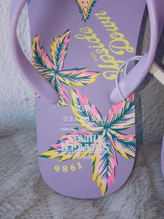Chanclas Reserved Stranger Things Moradas con etiq