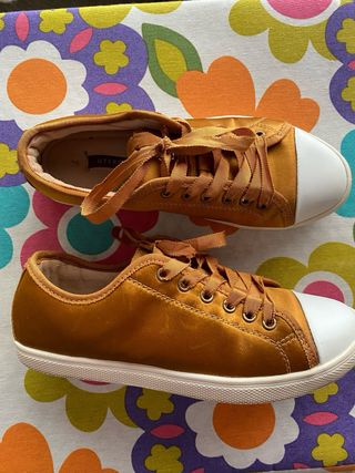 Zapatos Uterqüe mostaza talla 36