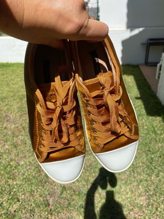 Zapatos Uterqüe mostaza talla 36