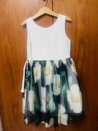 Vestido corto niña floral
Talla 7-8 Años