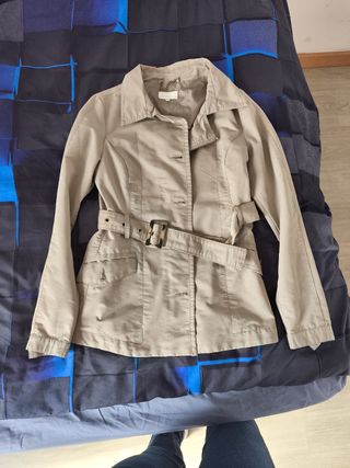 Chaqueta Beige con Cinturón