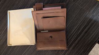 Cartera de piel marrón