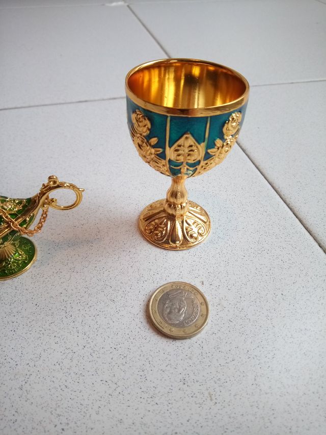 Lámparas de Aladino decorativas doradas y campana