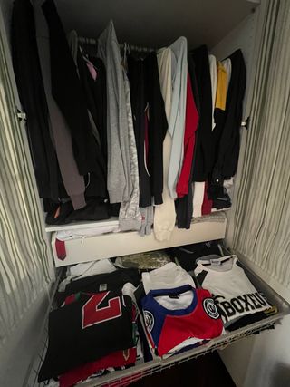 Vendo toda la Ropa de este Armario