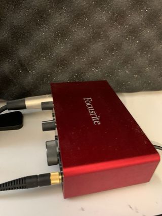 Scheda audio Focusrite rossa