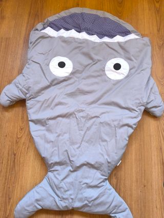 Saco tiburón bebé gris