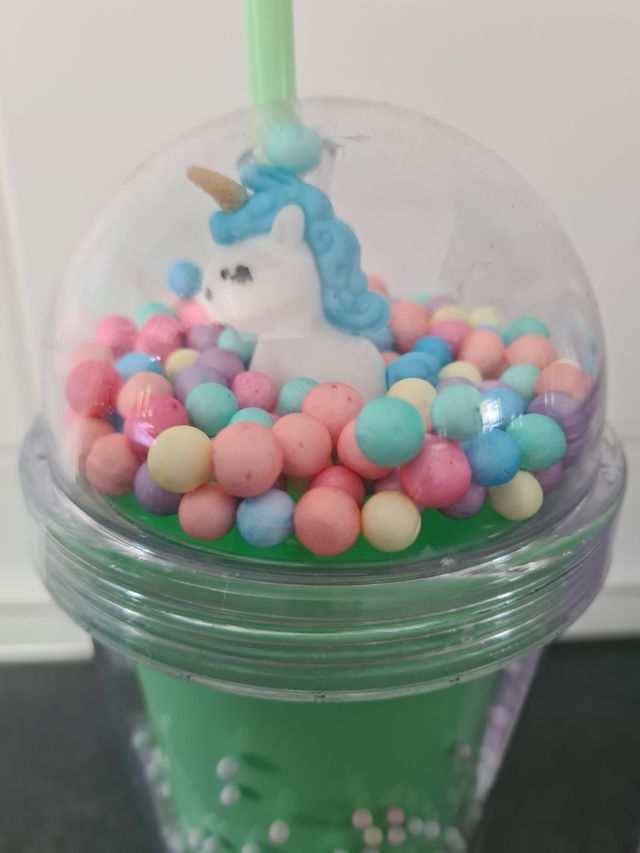 Vasos infantiles con unicornio y bolitas