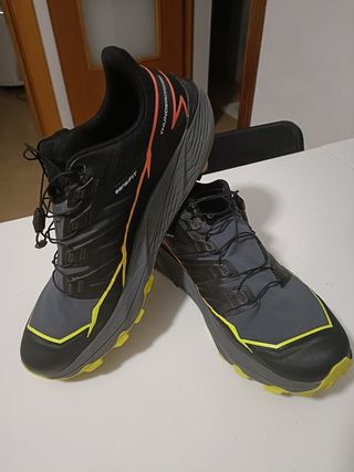Zapatillas Salomon Thundercross Negro/Gris