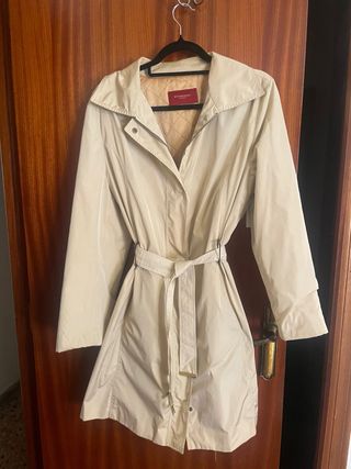 Gabardina Burberry raso ligera beige