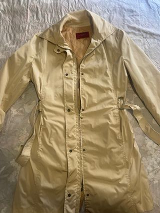 Gabardina Burberry raso ligera beige