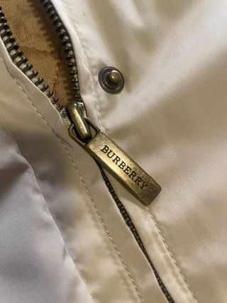 Gabardina Burberry raso ligera beige