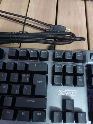 Teclado ADATA XPG Summoner RGB MX Speed Plata