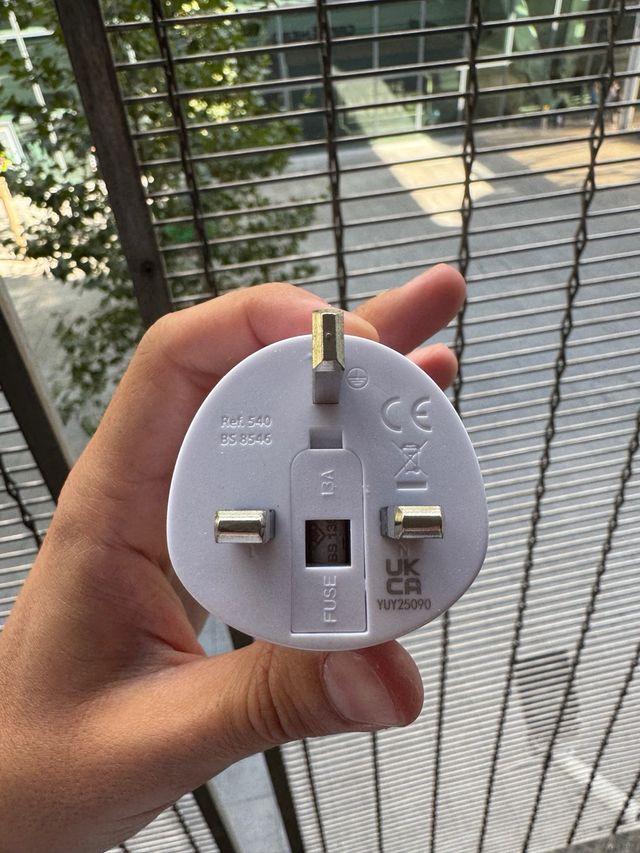Adaptador de enchufe Europa > UK