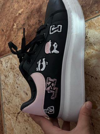 Zapatos Karl Lagerfeld negros y rosas