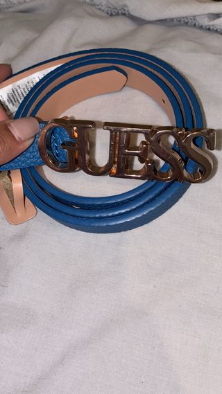 Cinturón Guess azul y dorado