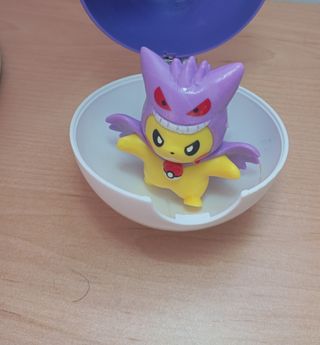 Figuras Pikachu y Master Ball