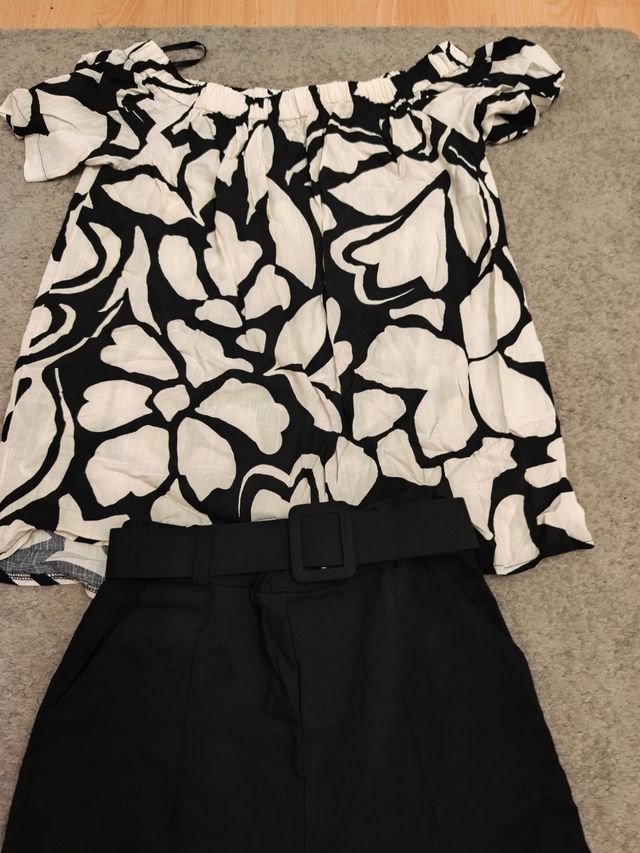 Lote Ropa: Tops  Hombros Descubiertos y Pantalón