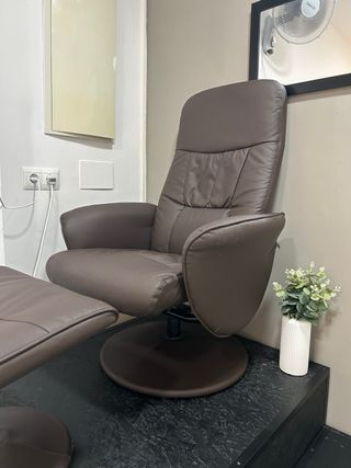 Sillón de pedicura con reposapiés
