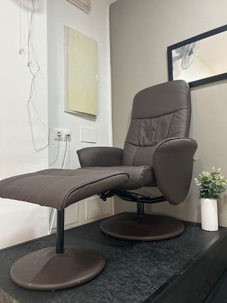 Sillón de pedicura con reposapiés